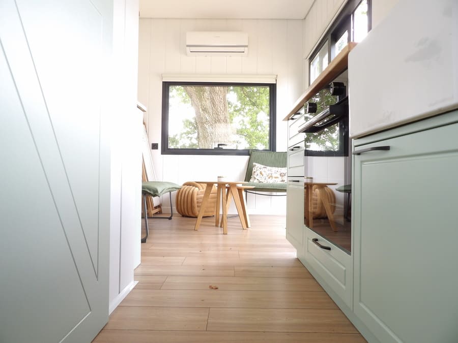 Vue du salon de la kitchenette tiny house